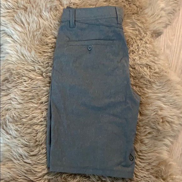 Volcom casual gray shorts - Picture 3 of 5
